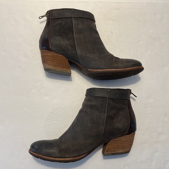 Kork-Ease Madelena Taupe Gray Ankle Booties, Back Zip, Size 7 M, Distressed - Picture 8 of 12